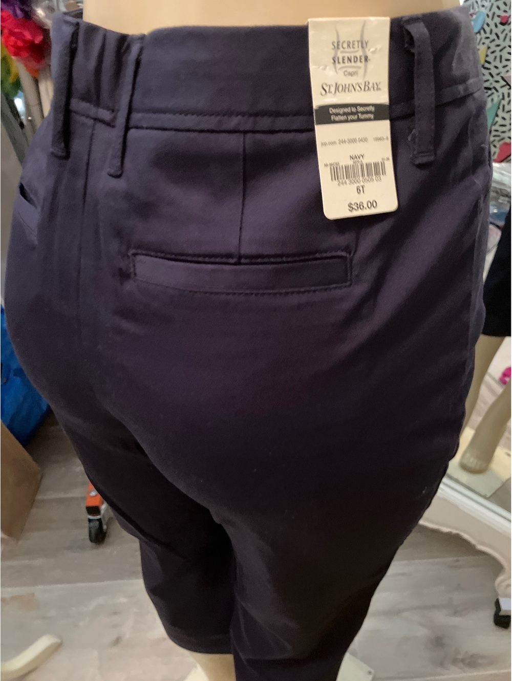 NWT St. John's Bay Secretly Slender Navy Capri Pants Size 6T - Picture 5 of 9